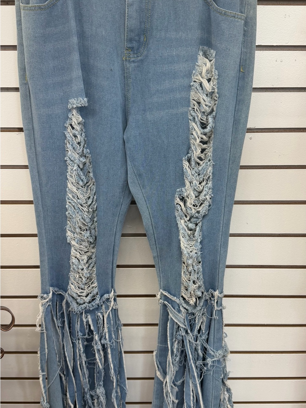 NWT Distressed Fringe Flare Jeans Light Wash High Rise Women’s Large